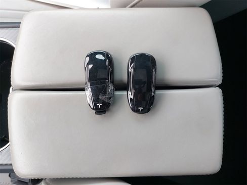 Used 2015 Tesla Model S P90D image 10