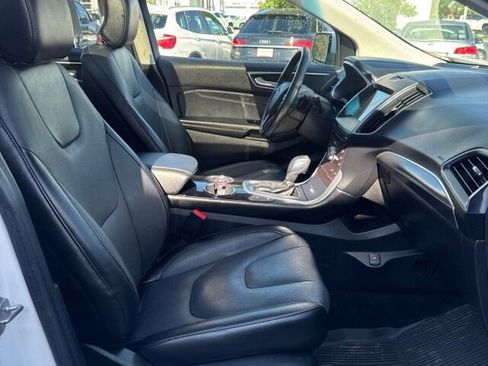 Used 2018 Ford Edge Titanium w/ Equipment Group 302A AWD/4WD image 18