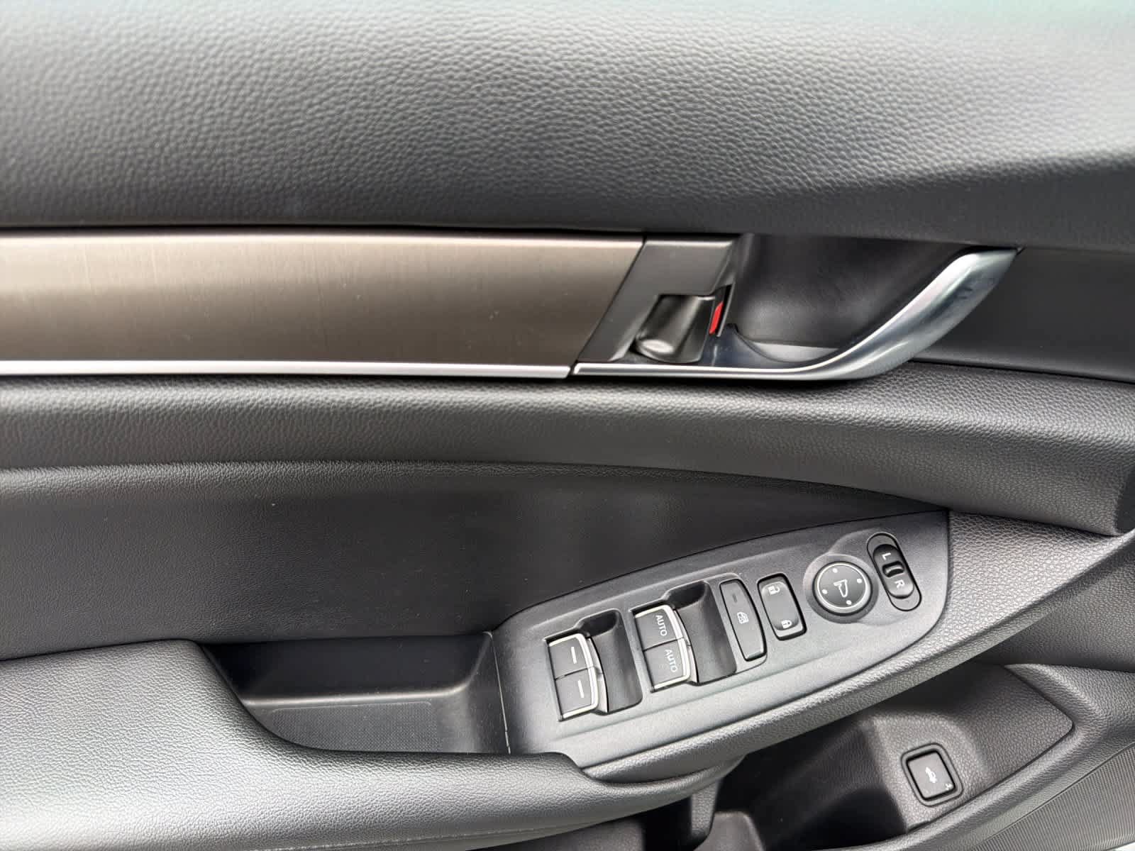 Used 2019 Honda Accord LX image 12