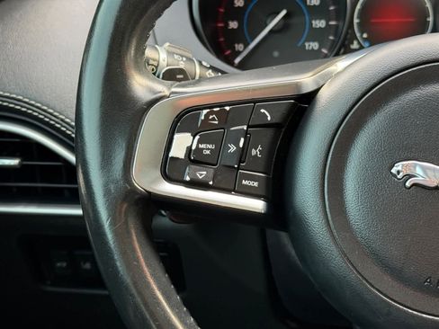 Used 2017 Jaguar F-PACE R-Sport image 18