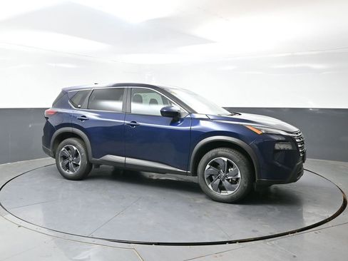Used 2025 Nissan Rogue SV FWD image 12