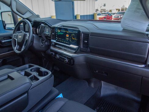 Used 2025 Chevrolet Silverado 2500 LT AWD/4WD image 25