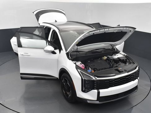 Certified 2026 Kia Sportage EX w/ EX Panorama Roof Package FWD image 48