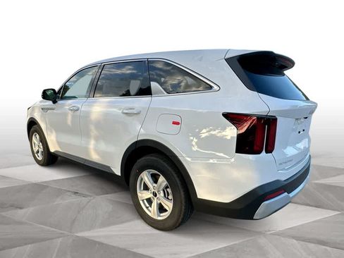 Certified 2026 Kia Sorento LX FWD image 6