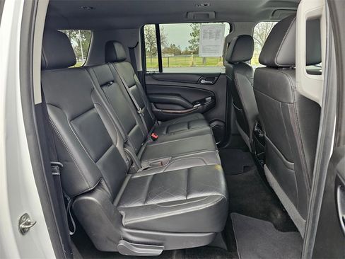 Used 2018 Chevrolet Suburban LT image 12
