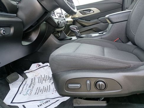 Used 2023 Chevrolet Traverse LT image 18