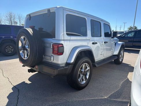 Used 2022 Jeep Wrangler Unlimited Sahara w/ LED Lighting Group AWD/4WD image 11