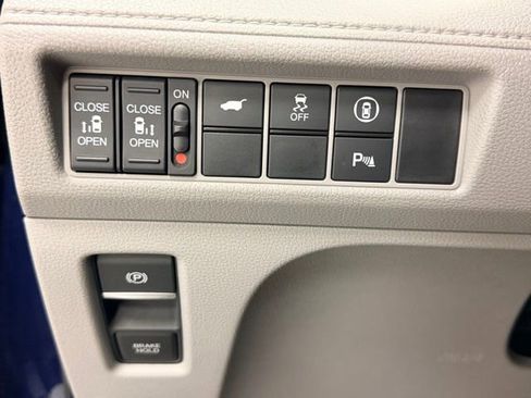 Used 2023 Honda Odyssey Touring image 17