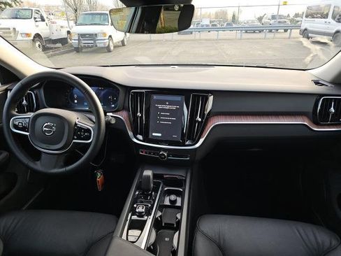 Used 2025 Volvo V60 B5 Cross Country Plus image 6