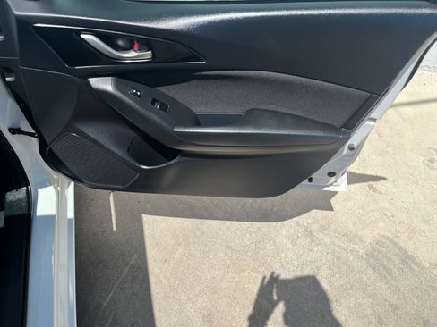 Used 2016 MAZDA MAZDA3 i Sport FWD image 17