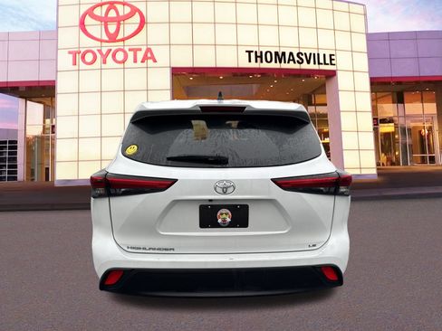Used 2023 Toyota Highlander LE image 6