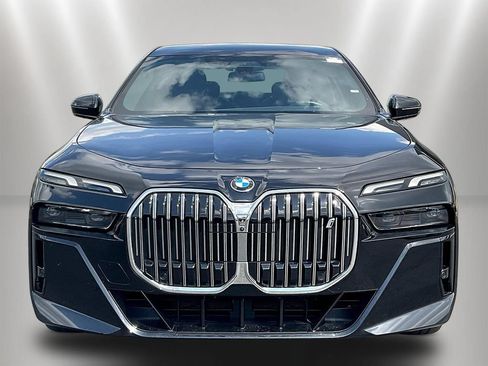 Used 2024 BMW i7 xDrive60 AWD/4WD image 2