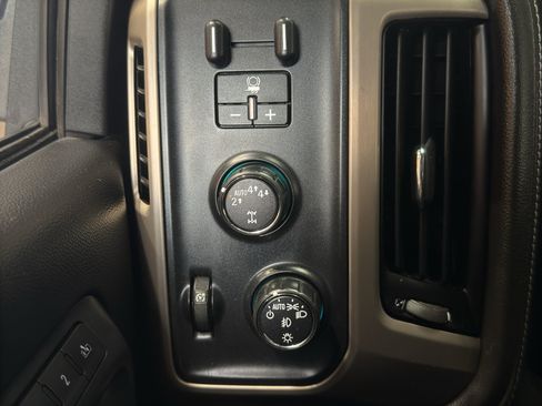 Used 2017 GMC Sierra 1500 Denali w/ Denali Ultimate Package AWD/4WD image 32