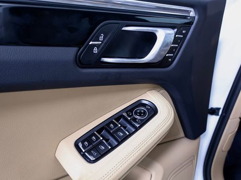 New 2026 Porsche Macan image 24