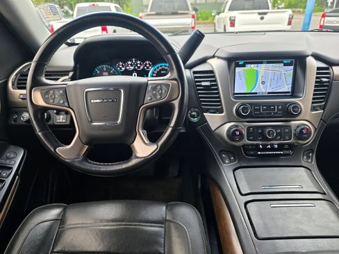 Used 2019 GMC Yukon XL Denali w/ Denali Ultimate Package AWD/4WD image 10
