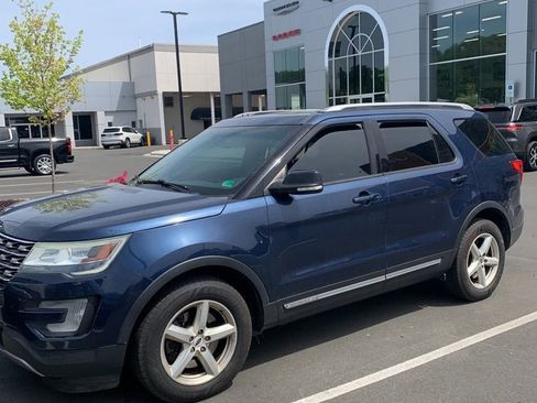 Used 2016 Ford Explorer XLT w/ Equipment Group 201A image 8