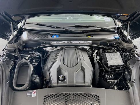 New 2026 Porsche Macan image 32