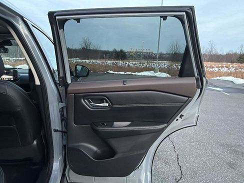 Used 2022 Nissan Rogue SL w/ SL Premium Package image 19