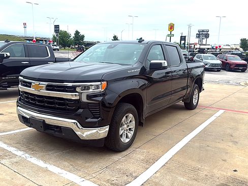 Used 2025 Chevrolet Silverado 1500 LT AWD/4WD image 2