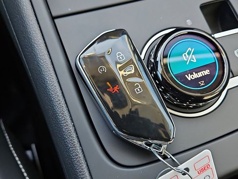 New 2026 Volkswagen Tiguan SE image 21