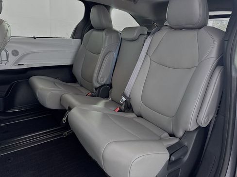 Used 2025 Toyota Sienna XLE w/ XLE Plus Package FWD image 38