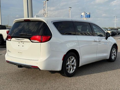 Used 2017 Chrysler Pacifica Touring Plus FWD image 5