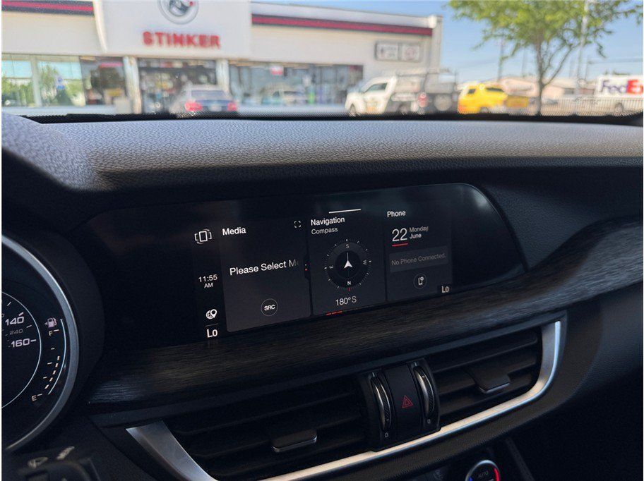 Used 2020 Alfa Romeo Stelvio Sport w/ Quick Order Package 22J Sport AWD/4WD image 30