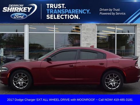 Used 2017 Dodge Charger SXT w/ AWD Plus Group image 2