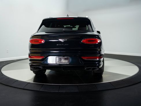 Used 2021 Bentley Bentayga w/ First Edition Specification AWD/4WD image 9