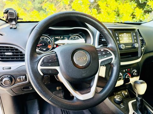 Used 2014 Jeep Cherokee Sport image 49