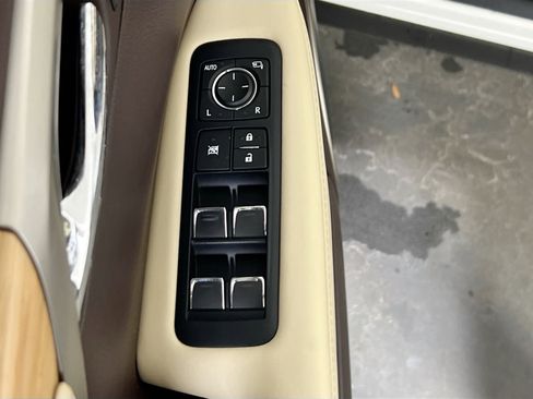 Used 2020 Lexus RX 350L Premium w/ Premium Package image 18