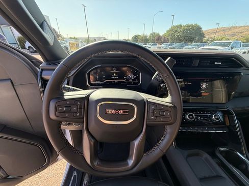 Used 2025 GMC Sierra 2500 AT4 w/ AT4 Premium Plus Package AWD/4WD image 14