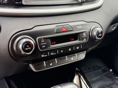 Used 2019 Kia Sorento SX image 26