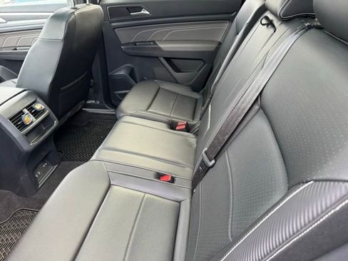 Used 2022 Volkswagen Atlas Cross Sport SEL R-Line image 8