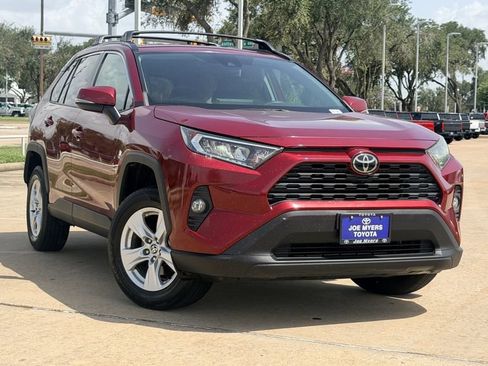 Used 2021 Toyota RAV4 XLE AWD/4WD image 2