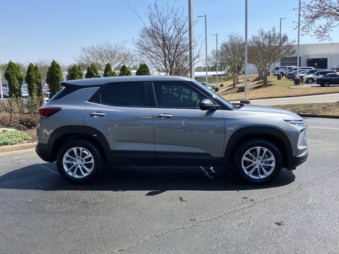 Used 2024 Chevrolet TrailBlazer LS w/ LS Convenience Package image 11