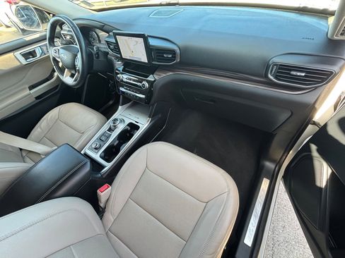 Used 2023 Ford Explorer Limited image 30
