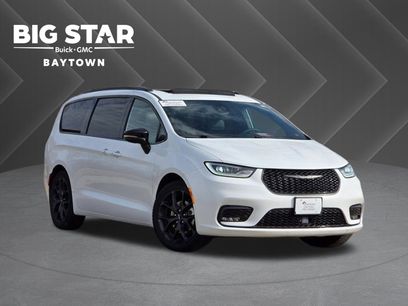 Used 2024 Chrysler Pacifica Limited w/ S Appearance Package