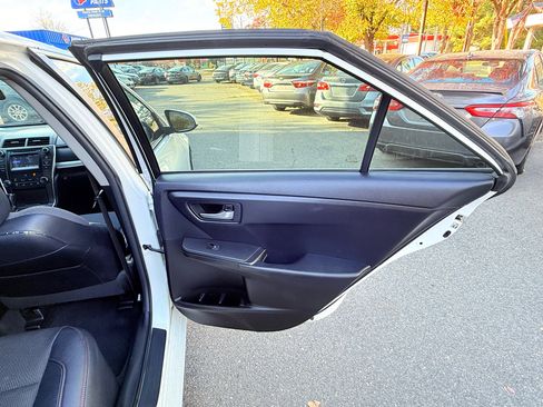 Used 2017 Toyota Camry SE image 23