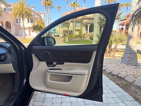 Used 2013 Jaguar XJ L Ultimate image 79