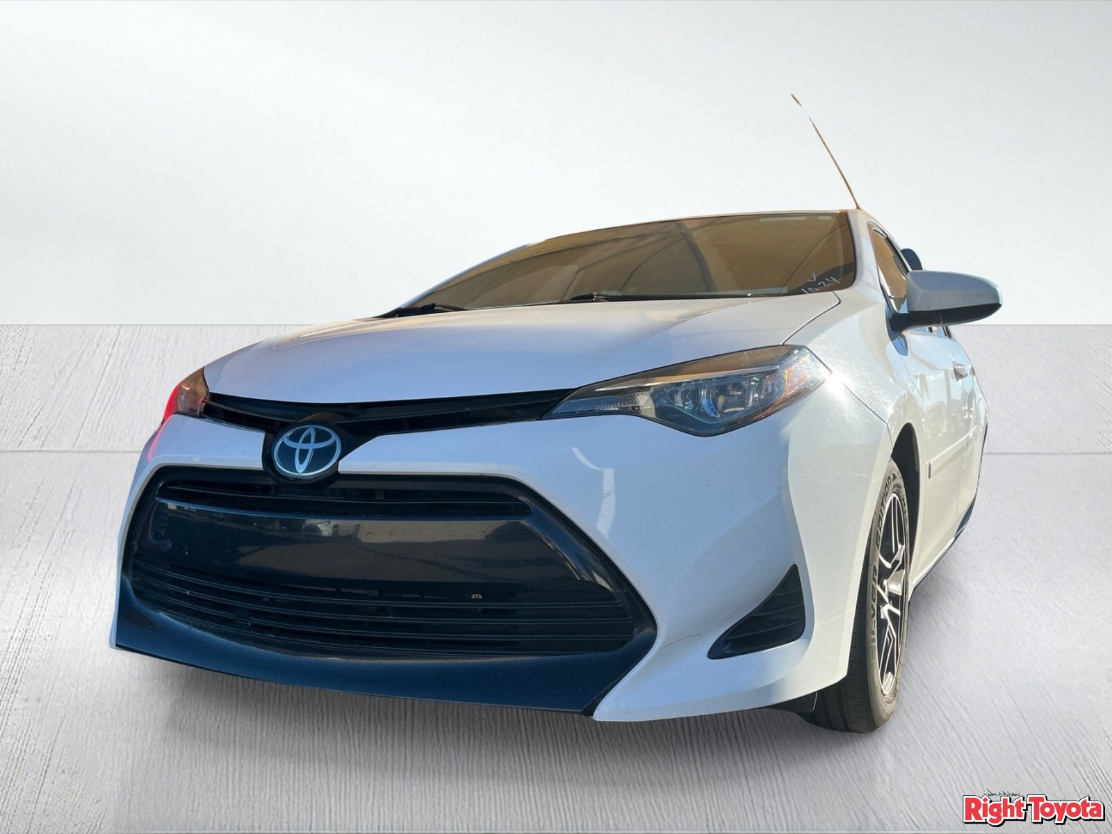 Used 2019 Toyota Corolla LE w/ Carpet Mat Package (TMS) FWD image 2