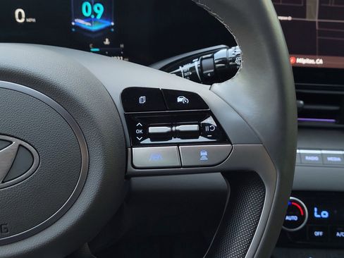 Used 2024 Hyundai Elantra SEL w/ Convenience Package image 21