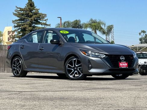 Used 2025 Nissan Sentra SR FWD image 1