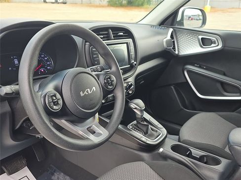 Used 2022 Kia Soul LX image 14