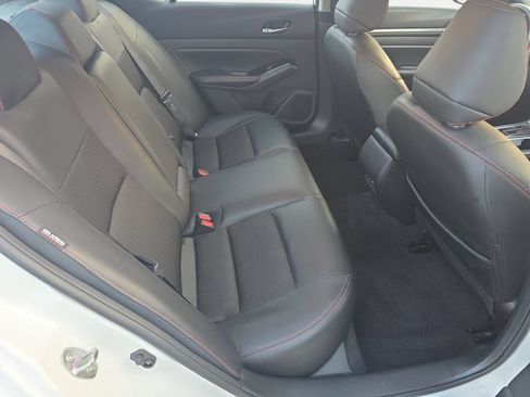 Used 2025 Nissan Altima 2.5 SR FWD image 11