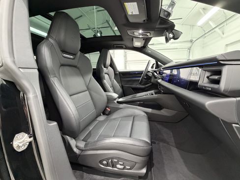 Certified 2025 Porsche Macan 4S Electric AWD/4WD image 22