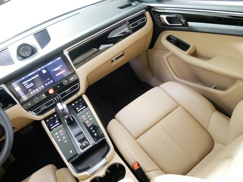 Used 2023 Porsche Macan Turbo image 11