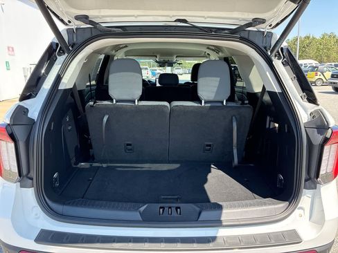 Used 2025 Ford Explorer Active AWD/4WD image 25