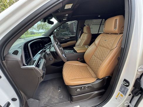 Used 2023 Cadillac Escalade Sport w/ LPO, ONYX Package AWD/4WD image 11