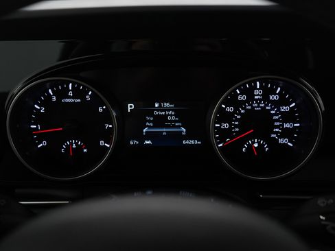 Used 2022 Kia Carnival EX image 29